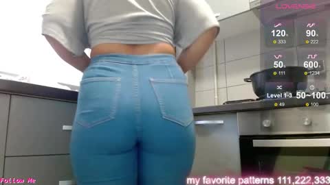 Snapshot of jeniffer1313 chatting on 10-15-25, 06:13 jen online show from 10-15-25, 06:13