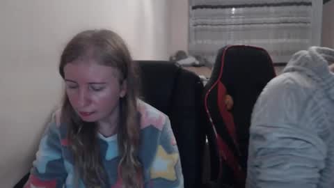 JenisAndPeter online show from 11-21-25, 08:18