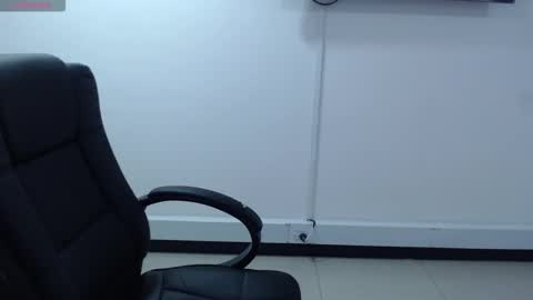 jenn online show from 10-20-25, 06:08