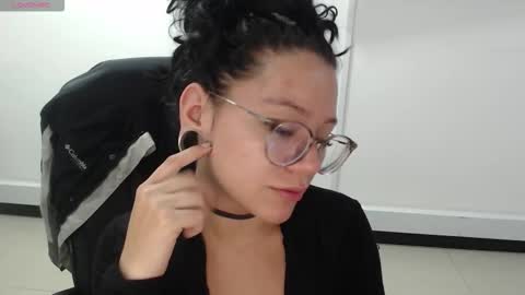 jenn online show from 12-01-25, 08:03