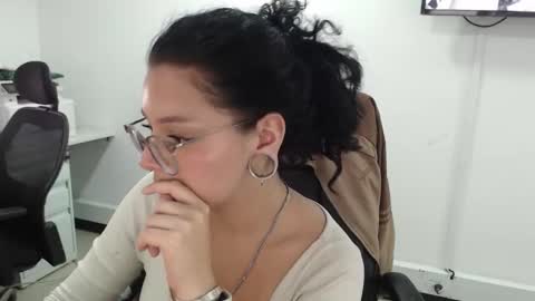 jenn online show from 02-25-26, 10:52