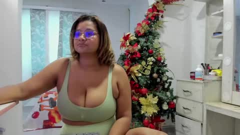 Snapshot of jenn_hot1 chatting on 12-14-24, 07:03 jenn online show from 12-14-24, 07:03