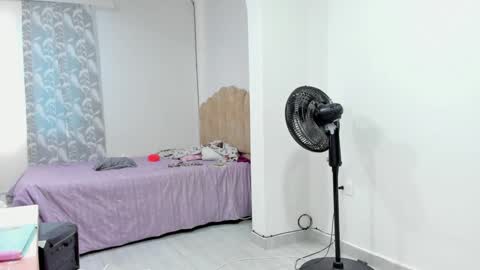 Snapshot of jenn_hot1 chatting on 01-24-25, 06:35 jenn online show from 01-24-25, 06:35