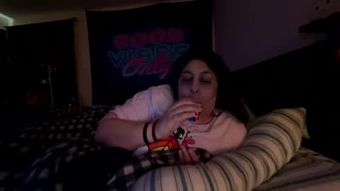 Snapshot of jennabrady chatting on 09-27-25, 02:33  Dragon Queen. Be my Dragon --  and  online show from 09-27-25, 02:33