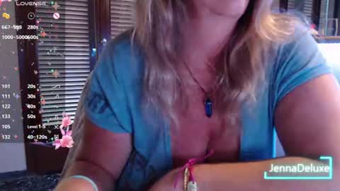Snapshot of jennadeluxe chatting on 07-04-26, 04:07 Jenna online show from 07-04-26, 04:07