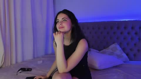 Snapshot of jennamiu chatting on 06-21-26, 12:19 Jenna online show from 06-21-26, 12:19