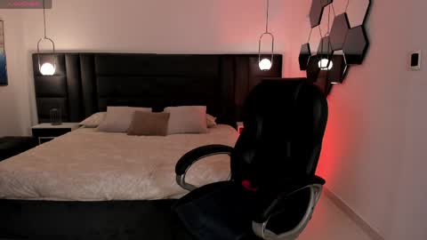 Jenna Olson  online show from 04-11-26, 10:30