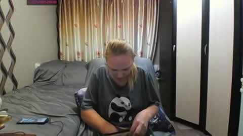 Snapshot of jennideep chatting on 06-24-26, 03:11 JenniDeep online show from 06-24-26, 03:11