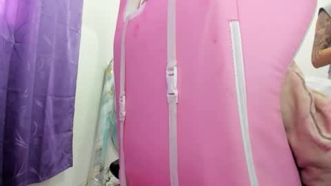 Snapshot of jennifer_bodyy0404 chatting on 05-19-26, 10:16 jennifer_bodyy0404 online show from 05-19-26, 10:16