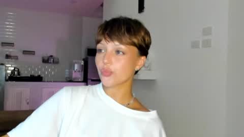 Snapshot of jennifer_clyde chatting on 06-19-26, 03:27 Jenifer Clyde online show from 06-19-26, 03:27