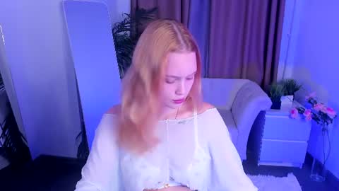 Snapshot of jennifer_shy_ chatting on 07-25-26, 11:41 Jennifer online show from 07-25-26, 11:41