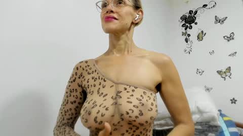Snapshot of jenniferloveyou chatting on 06-05-26, 05:18 jenniferloveyou online show from 06-05-26, 05:18