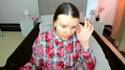 Snapshot of jenny_jimmy chatting on 04-28-26, 09:25 Jenny online show from 04-28-26, 09:25