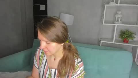 Snapshot of jenny_jimmy chatting on 06-18-26, 09:25 Jenny online show from 06-18-26, 09:25
