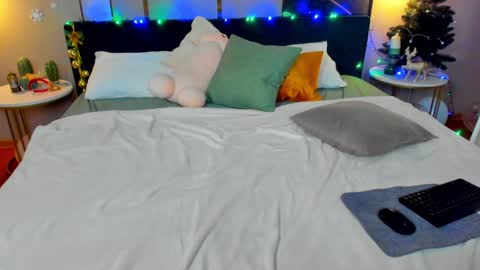 Jennt online show from 01-22-25, 07:03