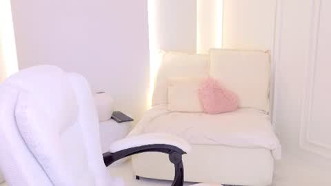 Snapshot of jenny_x_ chatting on 07-13-26, 05:32 JENNY online show from 07-13-26, 05:32