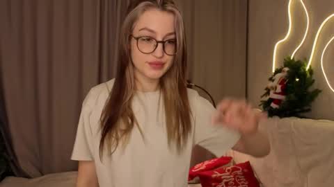 Lora online show from 01-12-26, 04:50