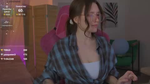 Snapshot of jennydens chatting on 04-18-26, 07:58 Jenny NO Nude online show from 04-18-26, 07:58