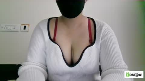Snapshot of jennydolphin chatting on 06-18-26, 04:35 Jenny online show from 06-18-26, 04:35