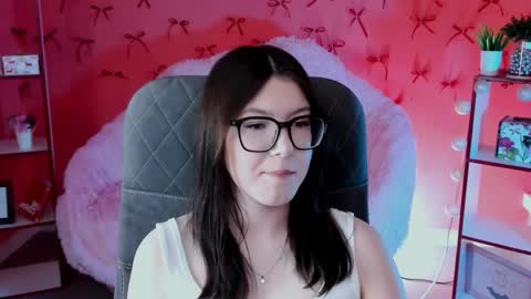 Snapshot of jennygibson chatting on 05-20-26, 05:24 JENNY online show from 05-20-26, 05:24