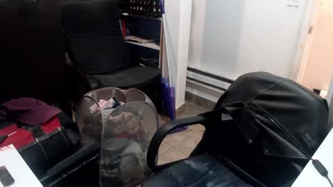 Snapshot of jennyneeds chatting on 12-04-25, 05:06 theChloeStar online show from 12-04-25, 05:06