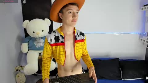 Snapshot of jeremy_salvatore_ chatting on 05-15-26, 06:59 jero independent model online show from 05-15-26, 06:59