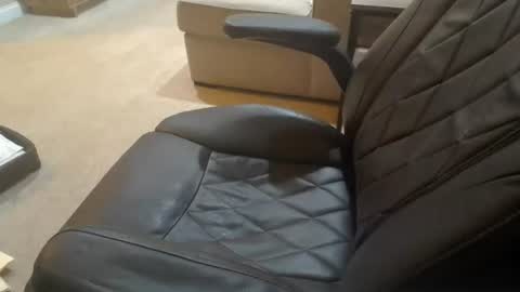 Snapshot of jerking4alivin chatting on 06-19-26, 05:39 Jon D online show from 06-19-26, 05:39