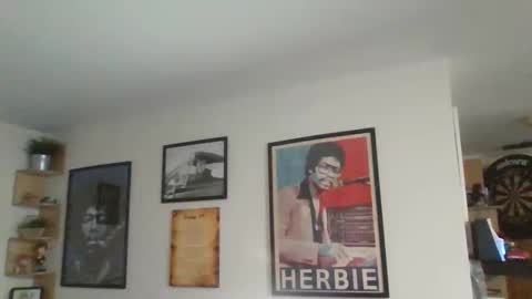 Snapshot of jerseyhammer01 chatting on 02-11-26, 07:19 Harry online show from 02-11-26, 07:19