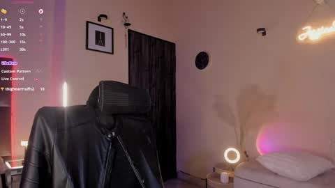 Snapshot of jesscollen chatting on 05-15-26, 10:00 itsjesscollen online show from 05-15-26, 10:00