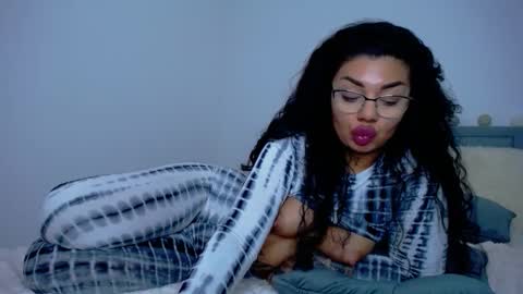 Snapshot of jessebella chatting on 02-11-25, 04:55 jesse online show from 02-11-25, 04:55