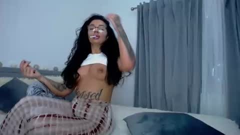 Snapshot of jessebella chatting on 02-15-25, 02:04 jesse online show from 02-15-25, 02:04