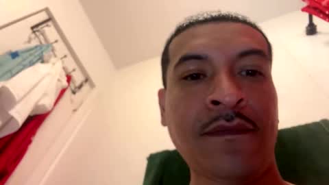 Snapshot of jesselopezcali chatting on 12-14-25, 08:35 Hungjessy online show from 12-14-25, 08:35