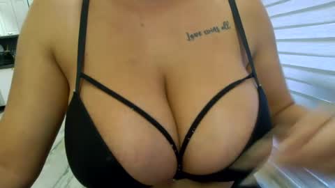 Snapshot of jessica19955 chatting on 06-26-26, 06:01 Maria online show from 06-26-26, 06:01
