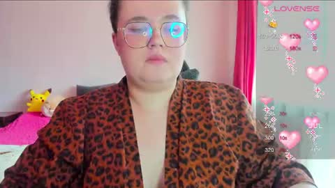 Snapshot of jessica_joy_ chatting on 06-23-26, 06:22 Natalia online show from 06-23-26, 06:22