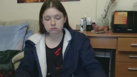 Snapshot of jessicaholland1 chatting on 05-16-26, 06:39 jessicaholland1 online show from 05-16-26, 06:39