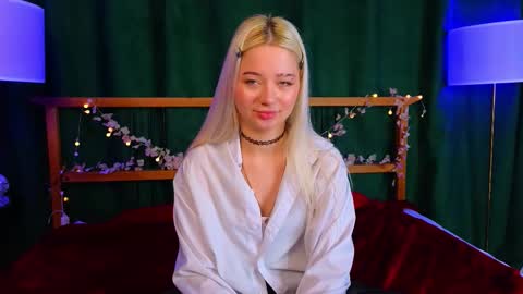 Snapshot of jessie__dean chatting on 11-26-25, 12:17 Danielle online show from 11-26-25, 12:17