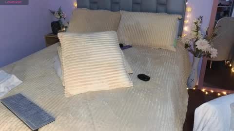 Sofia online show from 01-25-25, 02:47