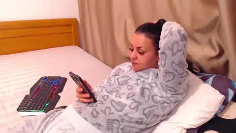 Snapshot of jessiestar3 chatting on 04-20-26, 10:33 jessiestar3 online show from 04-20-26, 10:33