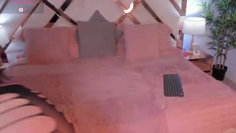 Snapshot of jessiica_stonne2 chatting on 03-06-25, 06:41 JESSICA STONNE online show from 03-06-25, 06:41