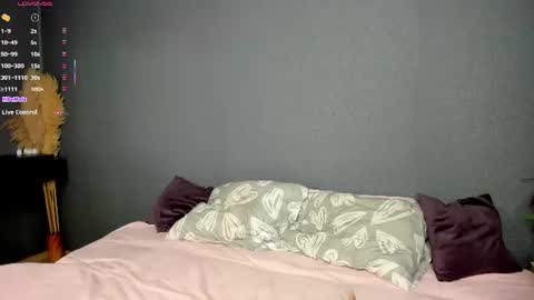 Snapshot of jessika_brayn chatting on 06-15-26, 01:02 Kira online show from 06-15-26, 01:02