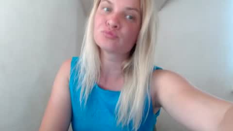 Snapshot of jessyangels chatting on 06-21-26, 04:31 jessyangels online show from 06-21-26, 04:31