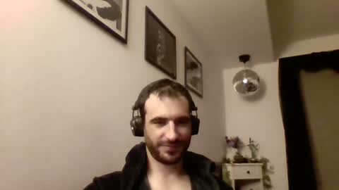 Snapshot of jestersquid19 chatting on 07-12-26, 09:28 jestersquid19 online show from 07-12-26, 09:28