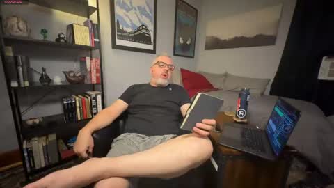 Snapshot of jet_set_cigarette chatting on 07-31-26, 11:48 Jet online show from 07-31-26, 11:48