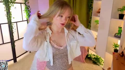 Gwen online show from 04-05-26, 08:17