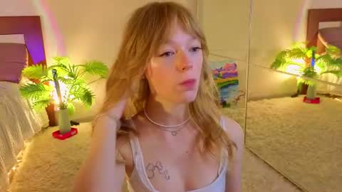 Snapshot of jewellhogan chatting on 06-13-26, 08:07 Gwen online show from 06-13-26, 08:07