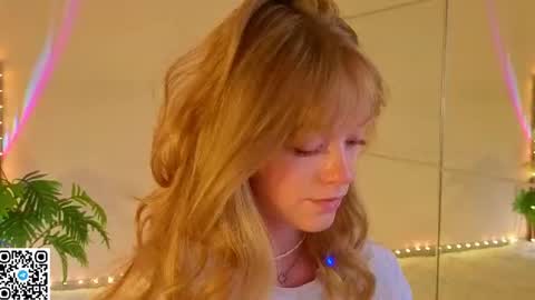 Snapshot of jewellhogan chatting on 07-01-26, 08:08 Gwen online show from 07-01-26, 08:08