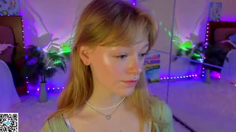 Snapshot of jewellhogan chatting on 07-08-26, 09:52 Gwen online show from 07-08-26, 09:52