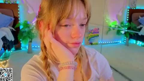 Snapshot of jewellhogan chatting on 07-14-26, 02:05 Gwen online show from 07-14-26, 02:05