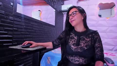 Queen online show from 02-17-25, 07:21