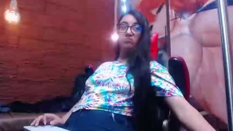 Queen online show from 02-20-25, 07:41